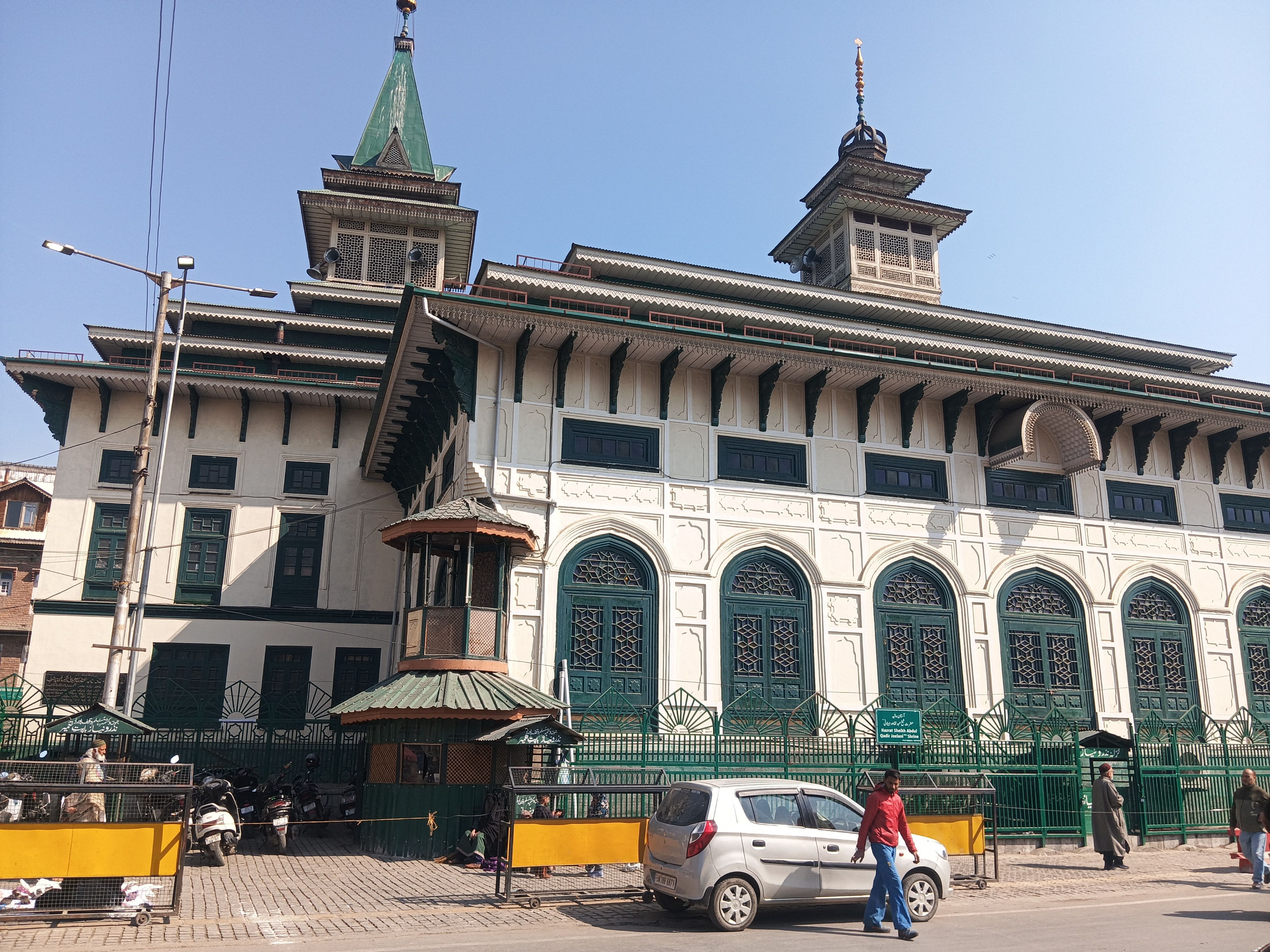 Masjid Dastgeer Sahib
